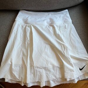 Nike Women's White golf Skirt